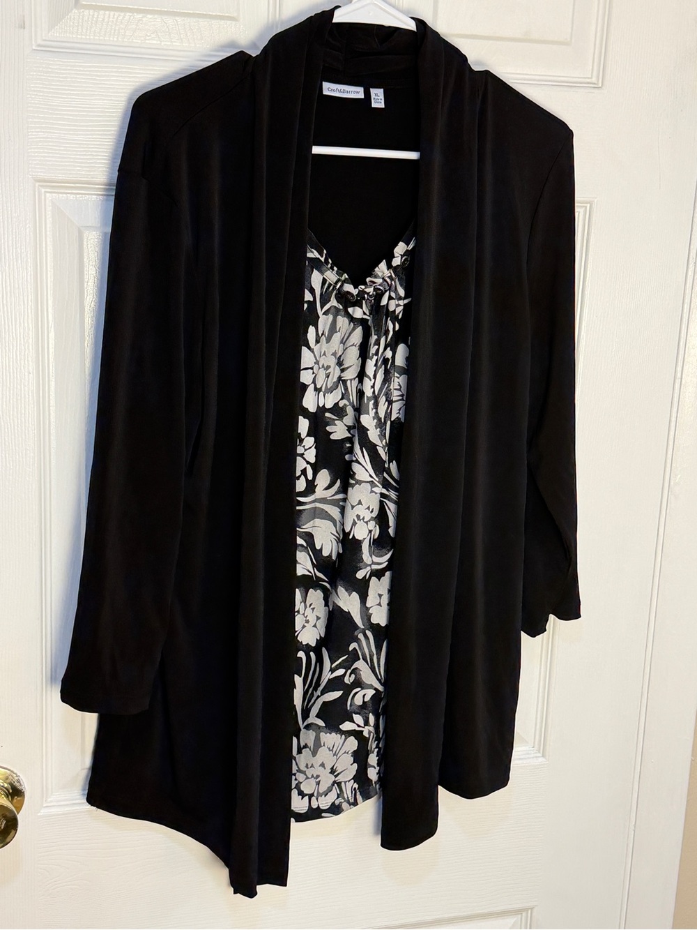 croft & barrow Black Top with Label Detail XL